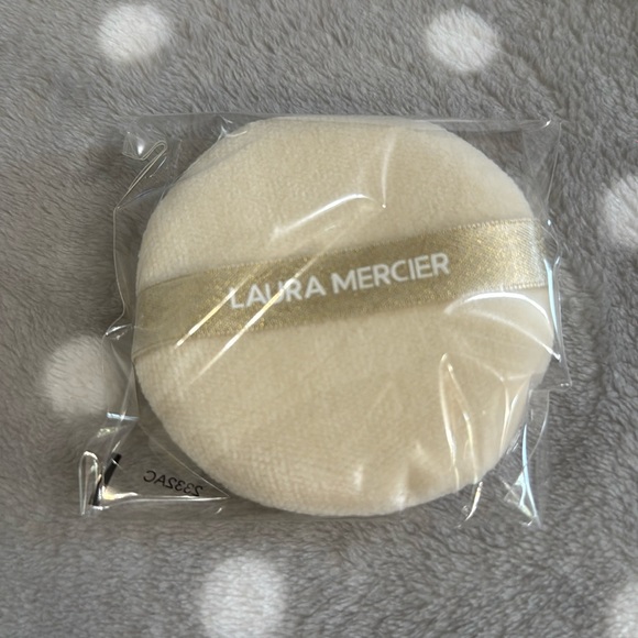 Laura Mercier Translucent Loose Setting Powder&Puff - Picture 11 of 14